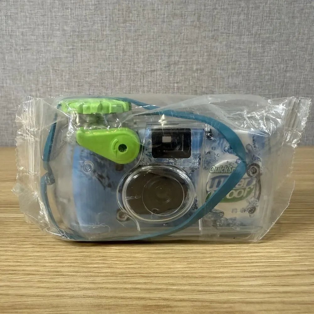 Vintage Fuji QuickSnap Waterproof 27 Exp Disposable Camera 2009